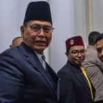 Panji Gumilang saat akan menjalani pemeriksaan tim investigasi di Gedung Sate, Bandung, Jawa Barat, 23 Juni 2023. (Foto: Antara)